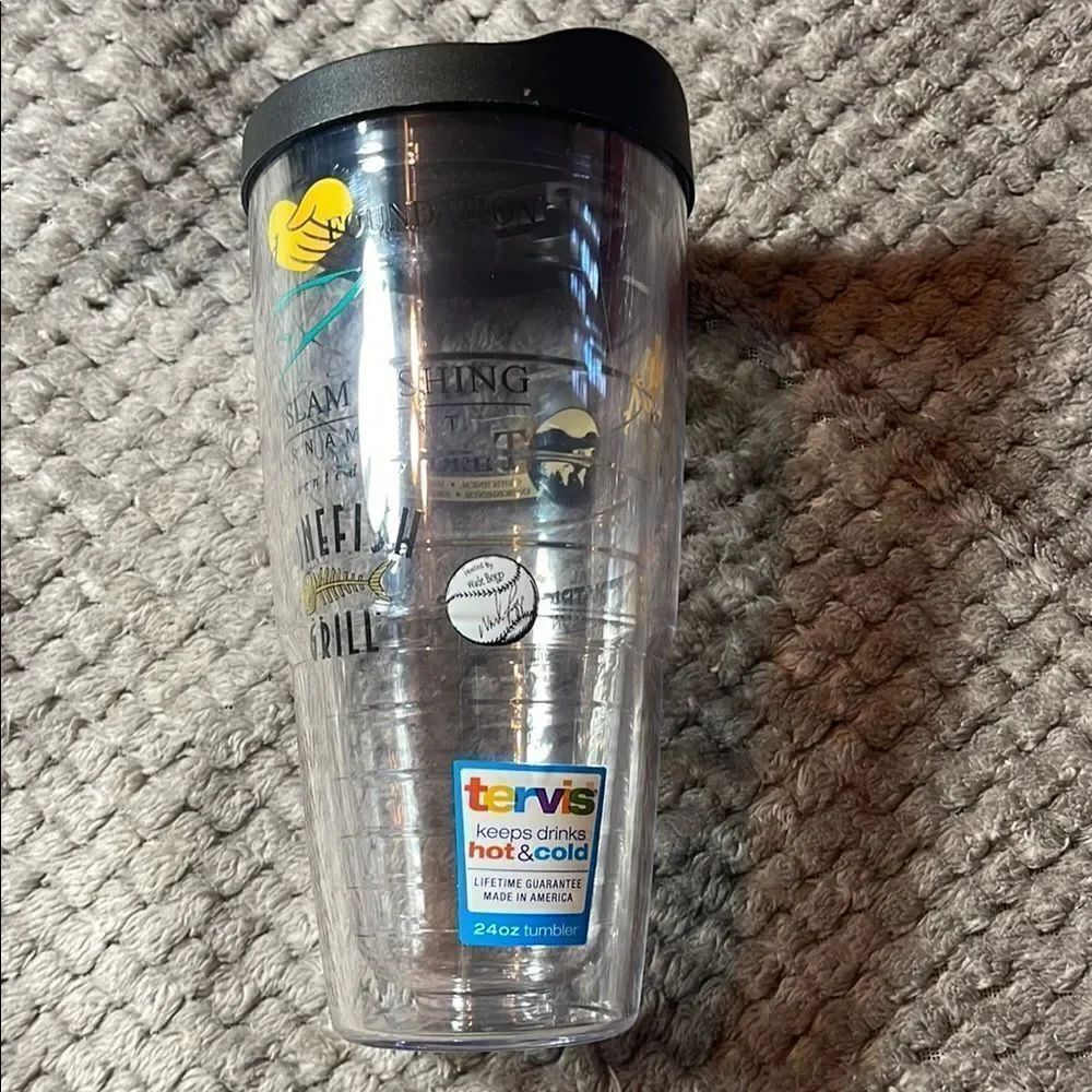 NEW tervis 24 ounce Tumbler and lid